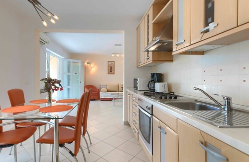 Debeljuhi Apartment | Lovely apartment for 4 guests with A/C, pool, WIFI, TV, terrace and parking
