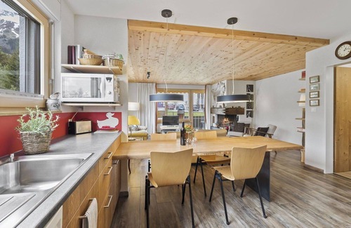 Parpan Apartment | Lovely apartment for 4 guests with WIFI, TV, balcony and pets allowed