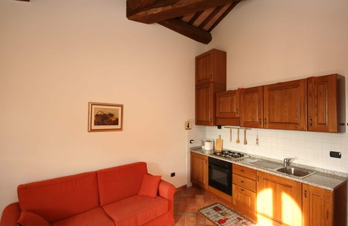 Certaldo Alto Apartment | Lovely apartment for 4 people with WIFI, A/C, TV, panoramic view and parking, close to San Gimig.