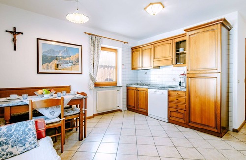 Mazzin Apartment | Lovely apartment for 4 guests with WIFI, TV and balcony