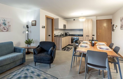 Alba Apartment | Lovely apartment for 5 guests with hot tub, WIFI, TV and balcony