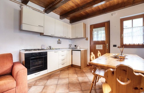 Macugnaga Apartment | Lovely apartment for 5 guests with TV, balcony, pets allowed and panoramic view