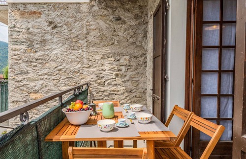 Peglio Apartment | Lovely apartment for 5 guests with WIFI, TV, patio and pets allowed