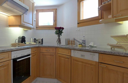 Celerina-Schlarigna Apartment | Lovely apartment for 6 guests with WIFI, TV, balcony, pets allowed, panoramic view and parking