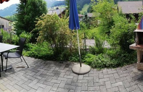 Lenk Apartment | Lovely apartment for 6 people with TV, balcony, pets allowed and parking