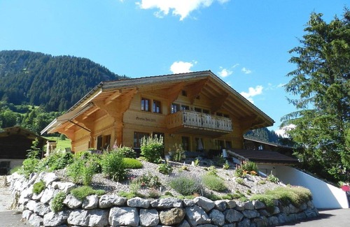 Gsteig Apartment | Lovely apartment for 6 guests with WIFI, balcony and pets allowed