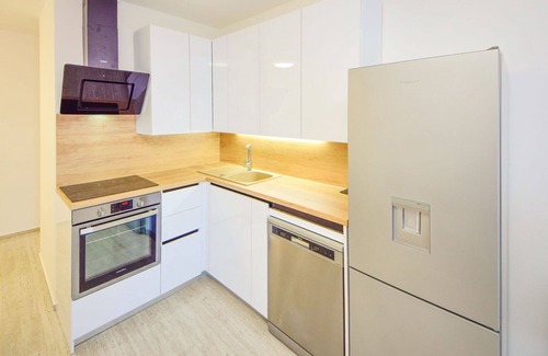 Brodarica Apartment | Lovely apartment for 6 guests with A/C, pool, WIFI, TV, balcony and parking