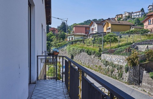Calozzo Apartment | Lovely apartment for 6 guests with TV and terrace