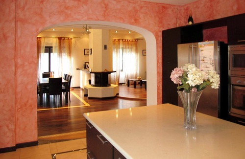 Casoli Apartment | Lovely apartment for 6 guests with hot tub, pool, WIFI, TV, patio and parking