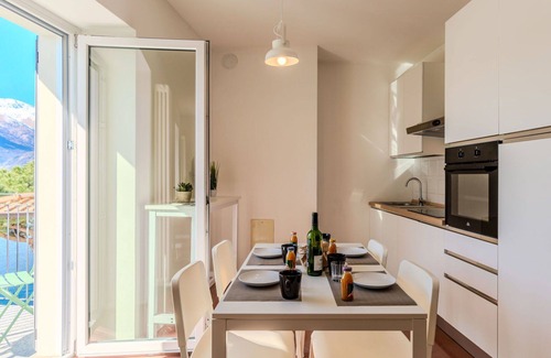 Domaso Apartment | Lovely apartment for 6 people with WIFI, TV, balcony and pets allowed