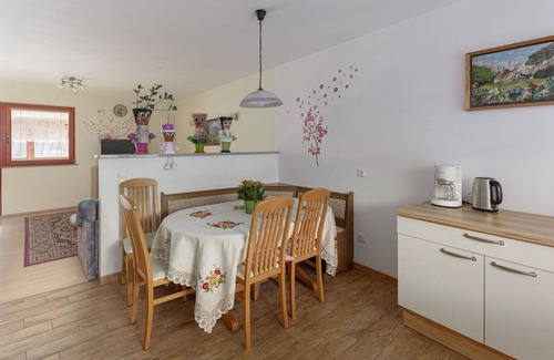 Ratece Apartment | Lovely apartment for 6 people with WIFI, TV, terrace and parking