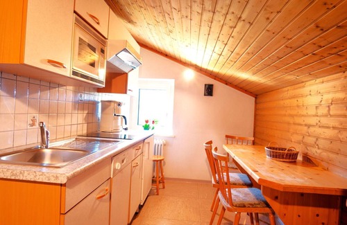 Filzmoos Apartment | Lovely apartment for 5 people with WIFI, TV, terrace, pets allowed, panoramic view and parking