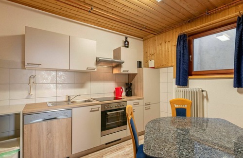 Albeck Apartment | Lovely apartment for 14 people with WIFI, TV, patio and parking