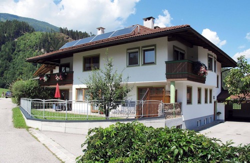 Zillertal Apartment | Lovely apartment for 6 guests with WIFI, TV, terrace and parking