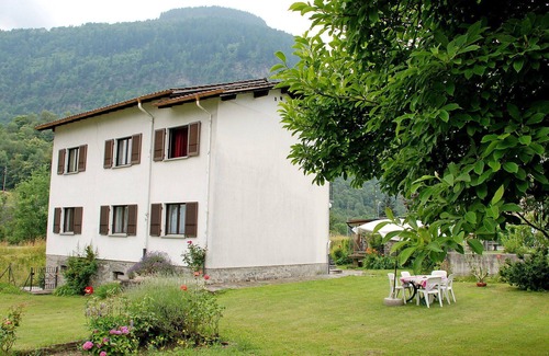 Chironico Apartment | Lovely apartment for 4 people with WIFI, TV, balcony and panoramic view