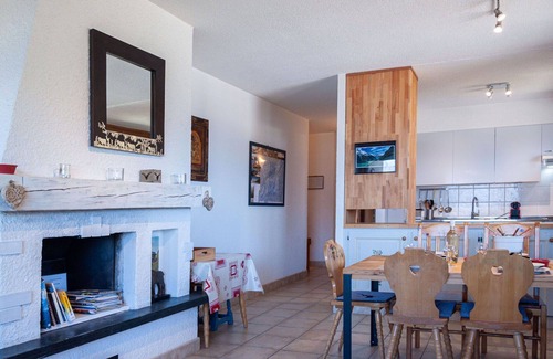 Salins Apartment | Lovely apartment for 6 people with WIFI, TV, balcony and parking