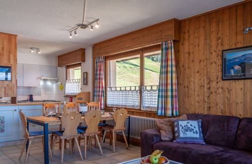 Salins Apartment | Lovely apartment for 6 people with WIFI, TV, balcony and parking