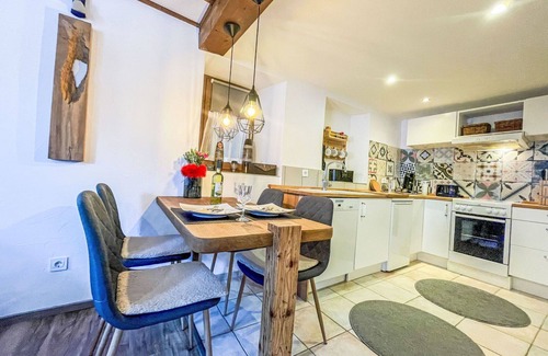 Eisenbach Apartment | Lovely apartment for 2 people with WIFI, TV, patio, pets allowed and parking