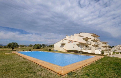 San Jorge Apartment | Lovely apartment for 4 guests with pool, A/C, WIFI, TV, balcony and parking