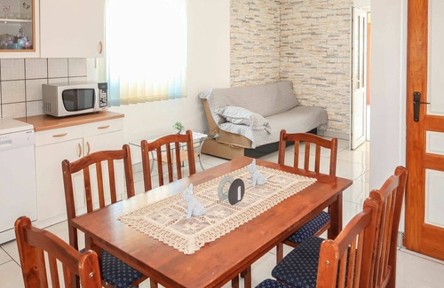 Cesarica Apartment | Lovely apartment for 8 people with A/C, WIFI, pool, TV, terrace and parking