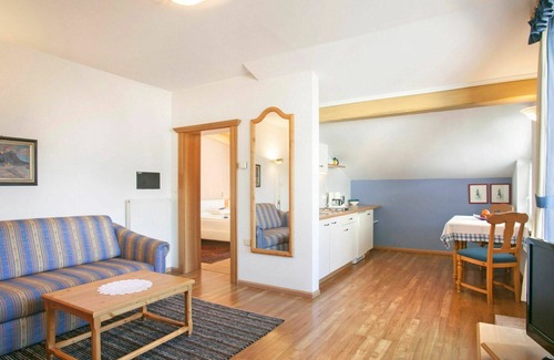 Postal Apartment | Lovely apartment for 3 guests with WIFI, hot tub, pool, A/C, TV, balcony and pets allowed