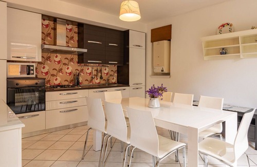 Castello Apartment | Lovely apartment for 8 people with WIFI, TV, balcony, pets allowed and parking