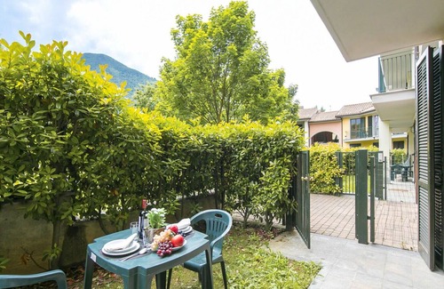 Porlezza Apartment | Lovely apartment for 6 people with WIFI, TV, balcony, pets allowed and parking