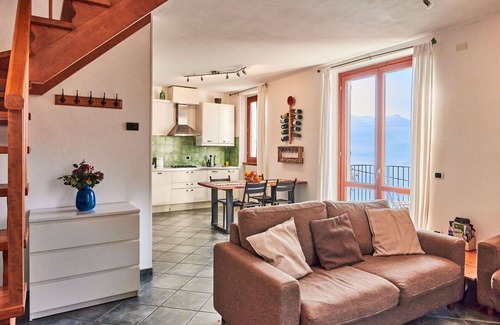 Dervio Apartment | Lovely apartment for 5 people with WIFI, TV, balcony and pets allowed
