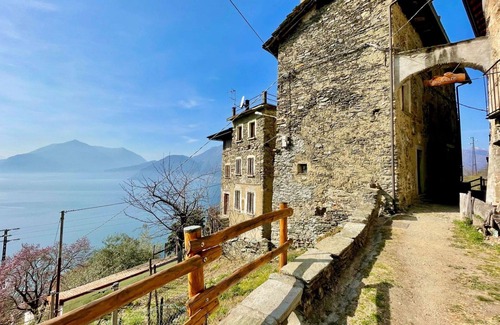 Dervio Apartment | Lovely apartment for 5 people with WIFI, TV, balcony and pets allowed