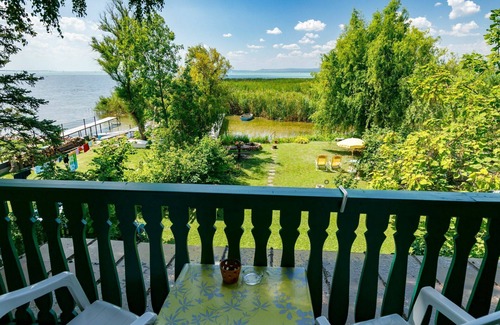 Szantod Apartment | Lovely apartment for 4 people with WIFI, A/C, TV, terrace and parking