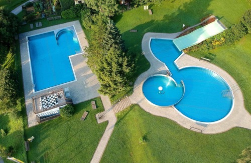 Muhldorf House | Lovely apartment in villa with A/C, WIFI, TV, terrace, pets allowed, panoramic view and parking