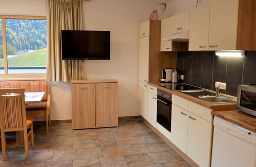 Sankt Anton am Arlberg Villa | Lovely apartment in villa for 3 guests with WIFI, TV, balcony, pets allowed and panoramic view
