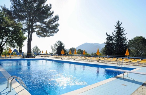 Villanova d'Albenga House | Lovely apartment in villa for 5 people with WIFI, pool, A/C, TV, patio, pets allowed and parking