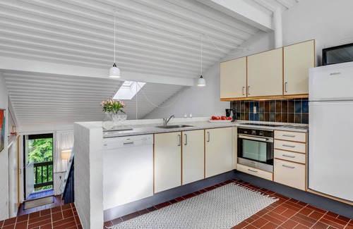 Sandvig Apartment | Lovely apartment in Allinge with WiFi
