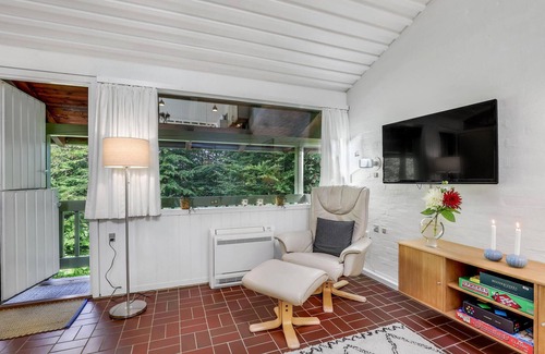 Sandvig Apartment | Lovely apartment in Allinge with WiFi