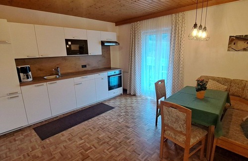 Oberwang Villa | Lovely apartment in villa for 5 people with WIFI, TV and balcony