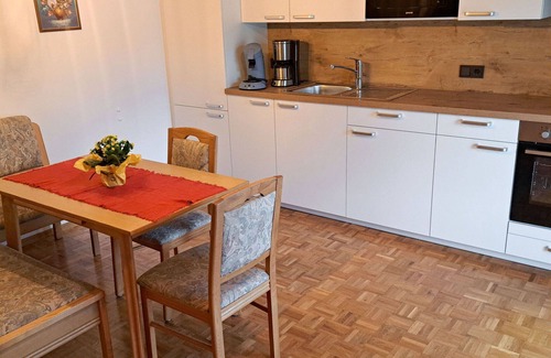 Oberwang Villa | Lovely apartment in villa for 5 people with WIFI, TV and balcony