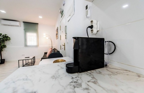 Timon Apartment | Lovely apartment in Barajas by beBalmy