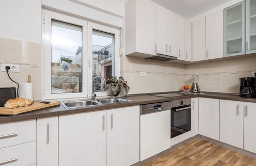Pobri Apartment | Lovely apartment in Bregi with WiFi