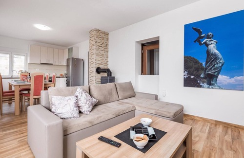 Pobri Apartment | Lovely apartment in Bregi with WiFi
