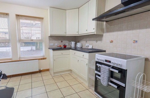 South Galson House | Lovely apartment in villa for 6 guests with WIFI, TV and parking
