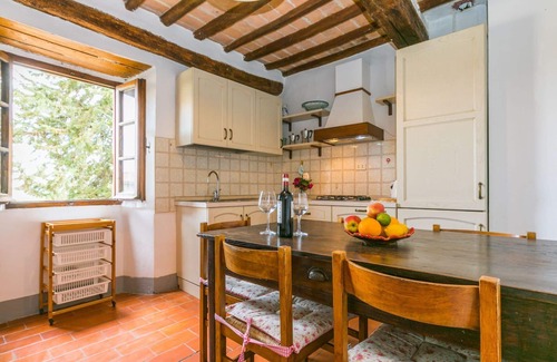 Poggibonsi Villa | Lovely apartment in villa for 5 people with pool, WIFI, TV, patio and pets allowed