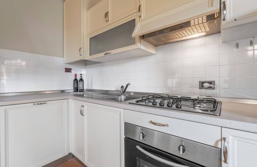 Poggibonsi Villa | Lovely apartment in villa with WIFI, pool, A/C, TV and pets allowed, close to San Gimignano