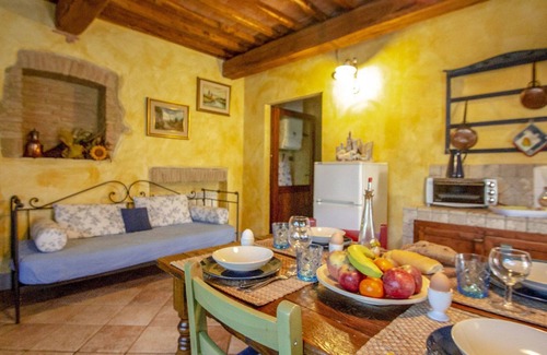 Poggiarello Villa | Lovely apartment in villa with pool, WIFI, TV, terrace and pets allowed, close to San Gimignano