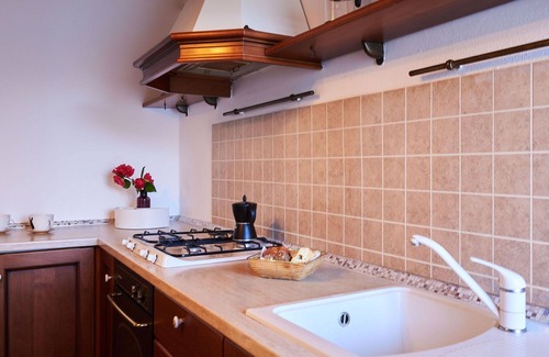 Bellano House | Lovely apartment in villa for 6 guests with WIFI, TV, patio, pets allowed and parking