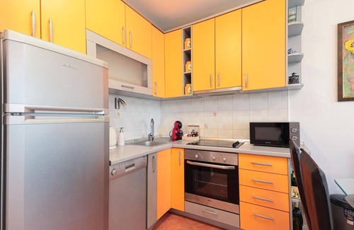 Istok Apartment | Lovely apartment in Makarska with WiFi