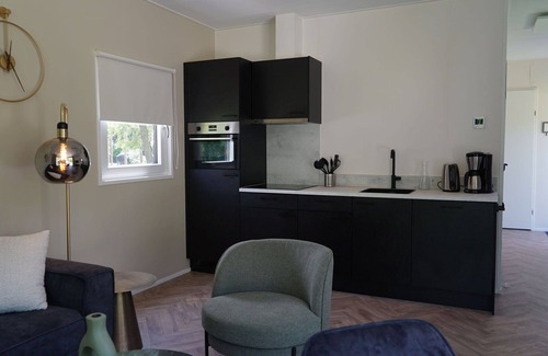 Vleteren House | Lovely apartment in villa for 4 guests with WIFI, TV, terrace and parking