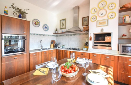 Rogno Apartment | Lovely apartment in Rogno with WiFi