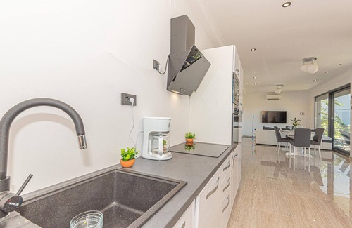 Brodarica Apartment | Lovely apartment in Sibenik with sauna