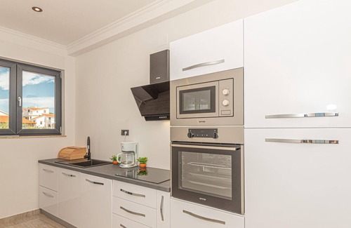 Brodarica Apartment | Lovely apartment in Sibenik with sauna